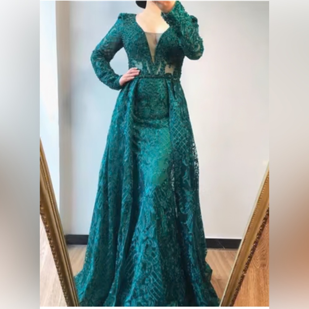 Green Lace Long Sleeve Plunge Gown